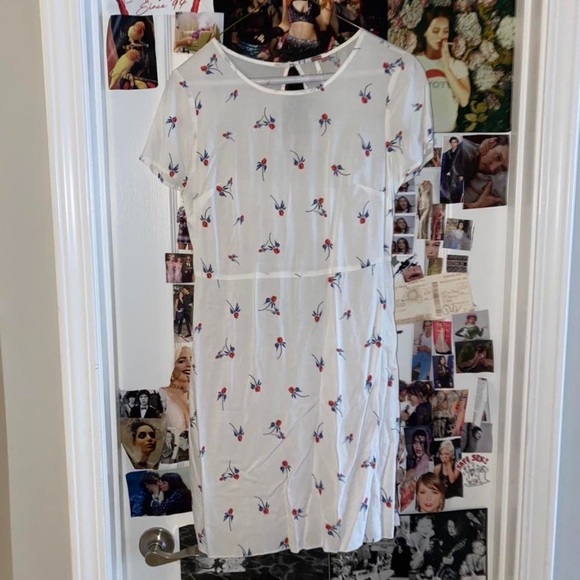 Free People red roses white rayon mini dress- size 2 - Picture 2 of 4